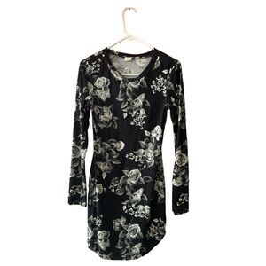 Women’s Floral Dress Size Median